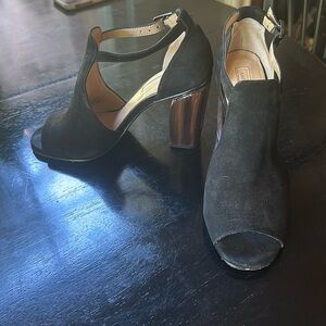 Antonio Melanie size 7. Black beautiful block heel